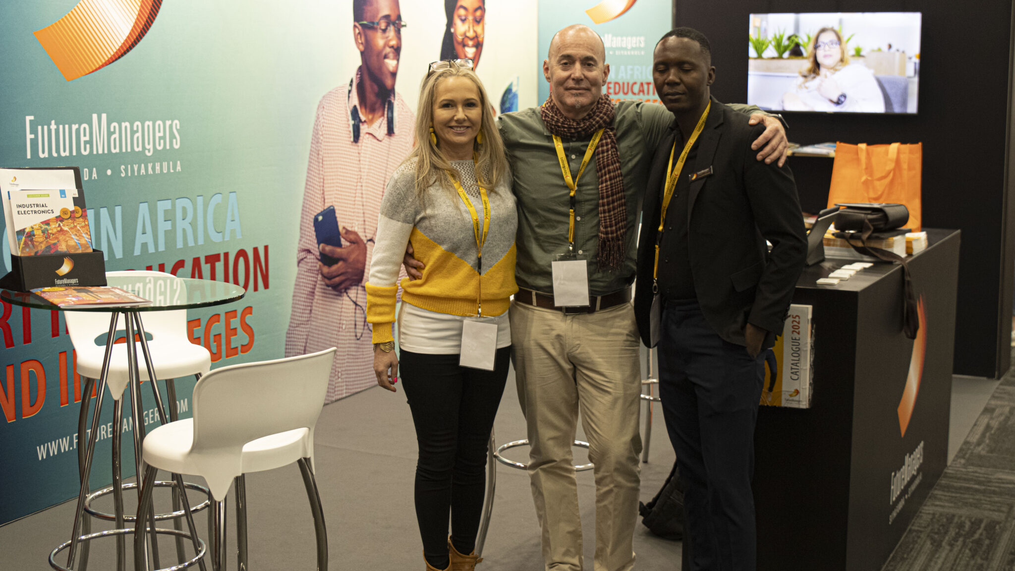 CANON_Canon EOS 2000D_1736000-1799664_023